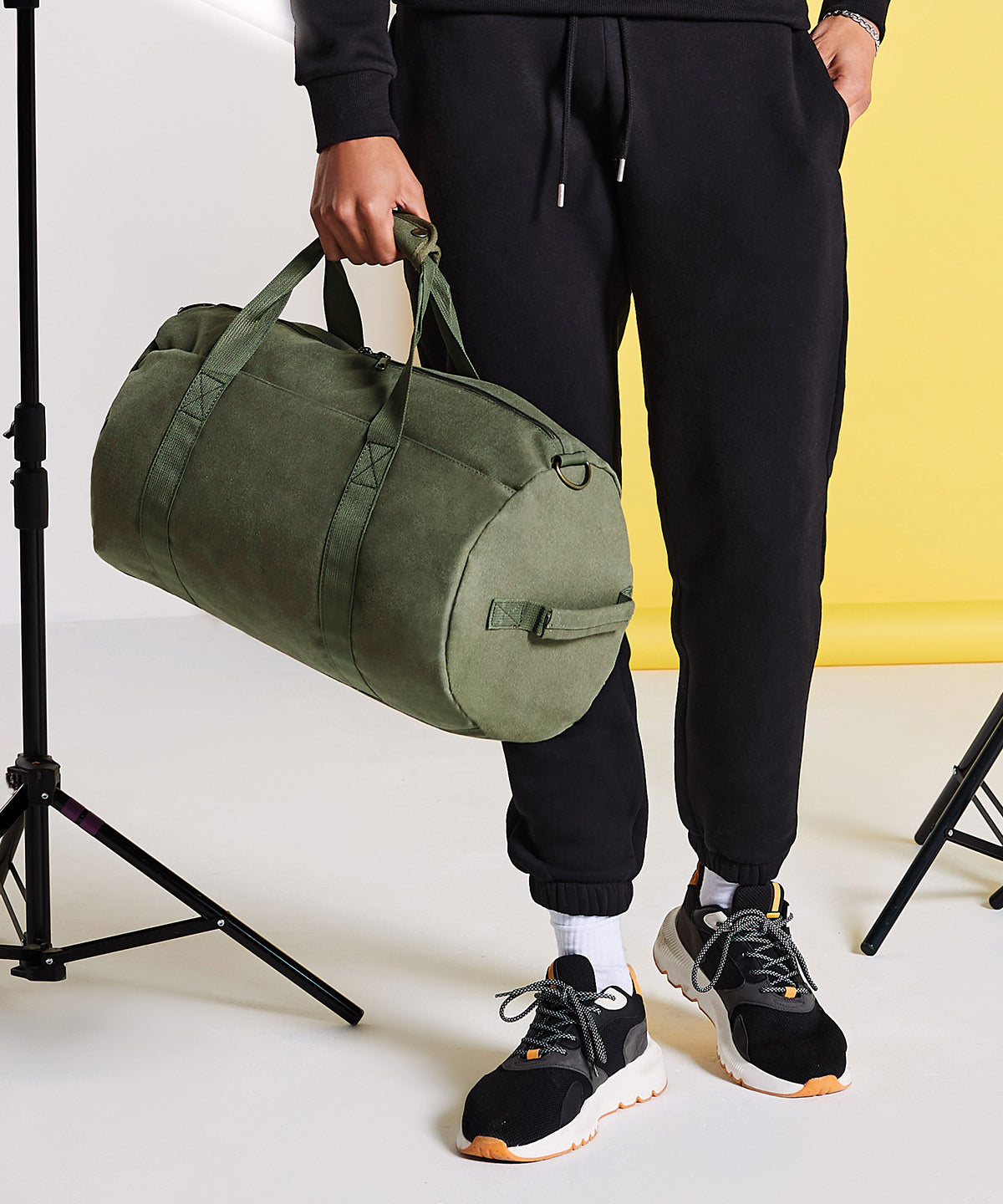 Bagbase Vintage Canvas Barrel Bag with Zipped Pocket and Adjustable Strap