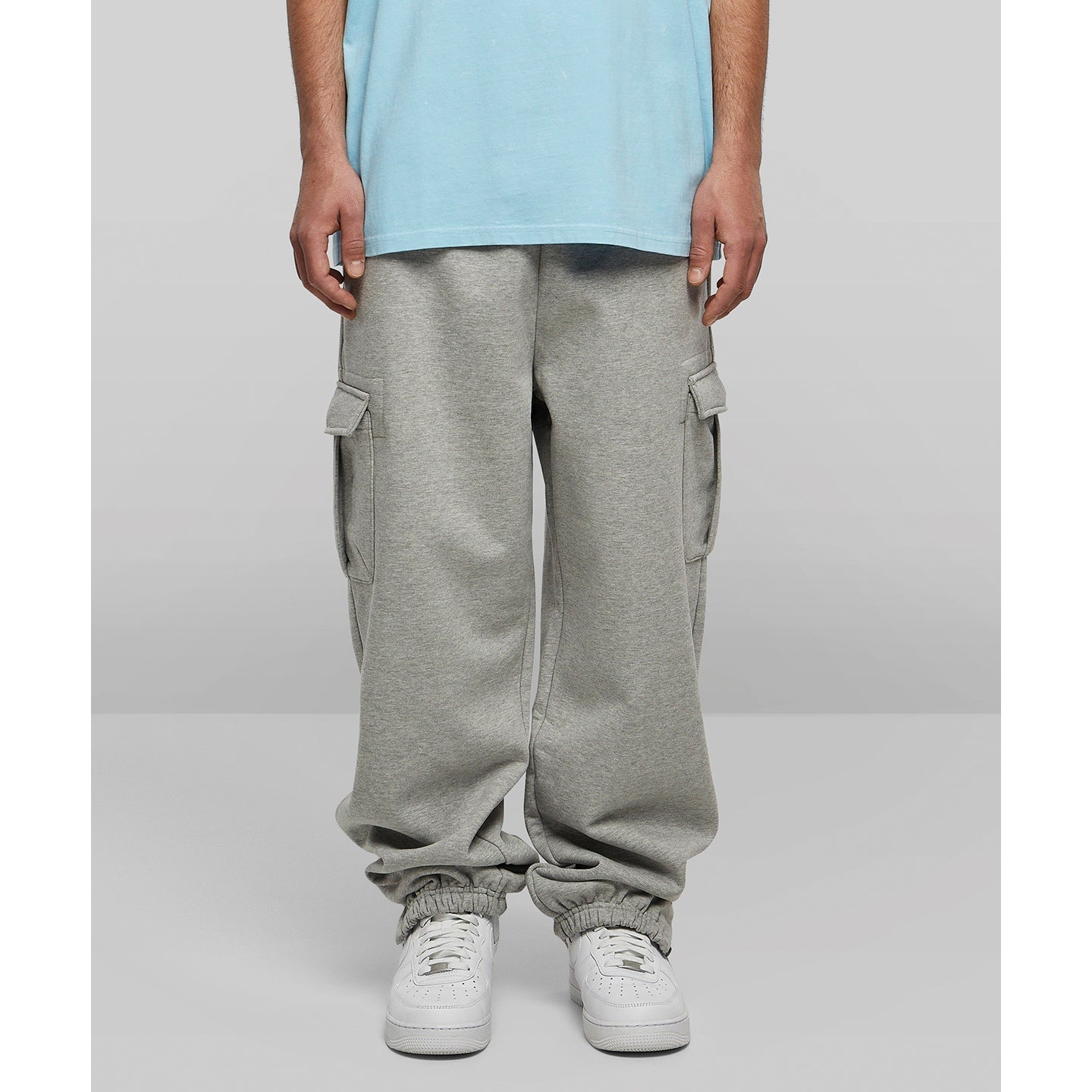 Build Your Brand 90s Cargo Sweatpants Men Elastic Waistband Loose Fit Fleece