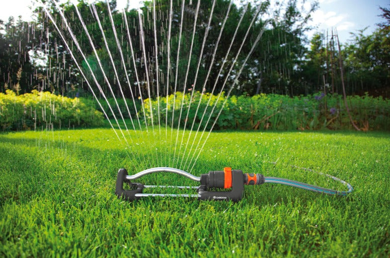 Gardena Aqua S Oscillating Sprinkler for Lawns 90-220 mÂ² Adjustable Range