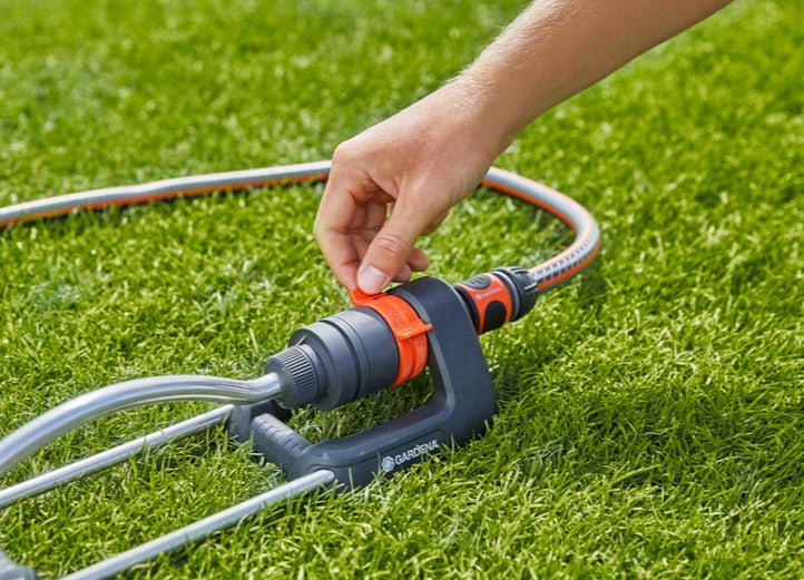 Gardena Aqua S Oscillating Sprinkler for Lawns 90-220 mÂ² Adjustable Range