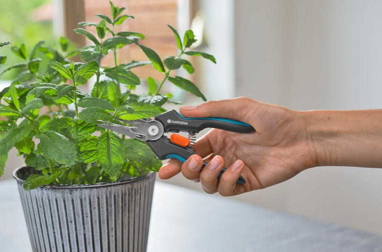 Gardena GripCut One-Handed Herb Scissors with Ergonomic Handles & Locking Blades