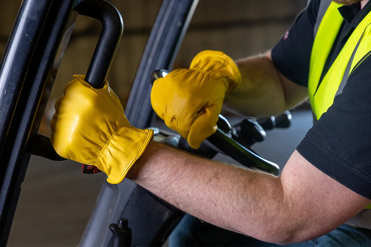 Predator Gold Leather Driver's Glove Ergonomic Design Cotton Lined Durable
