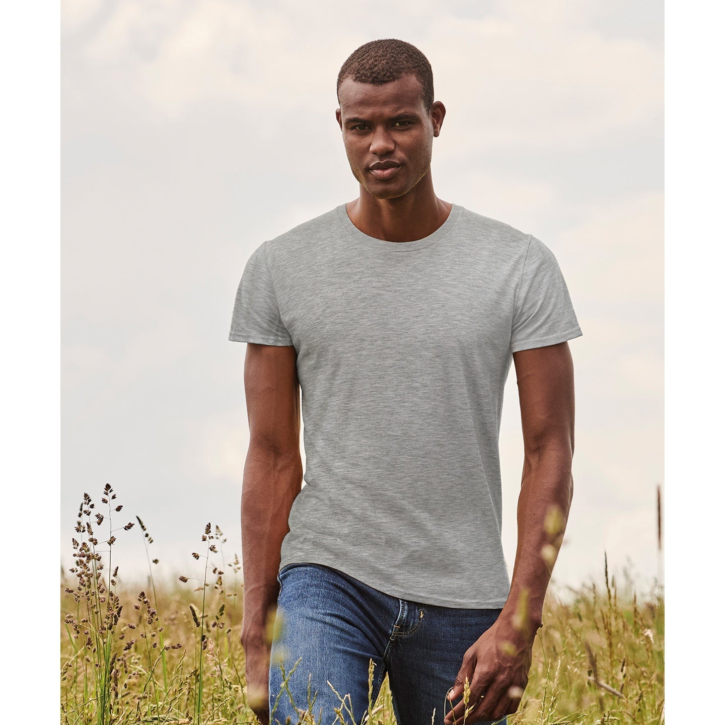 Fruit Of The Loom Iconic 150 T-Shirt Black Slim Fit Combed Cotton Crew Neck